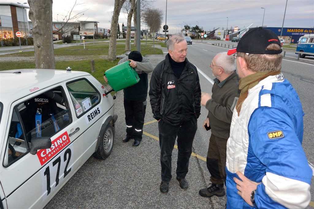 Bent Mikelsen har fundet et god rytme i sin VW Golf GTI. Han er nr. 54 efter løbets første specialetape.
(Foto: Michael Eisenberg)